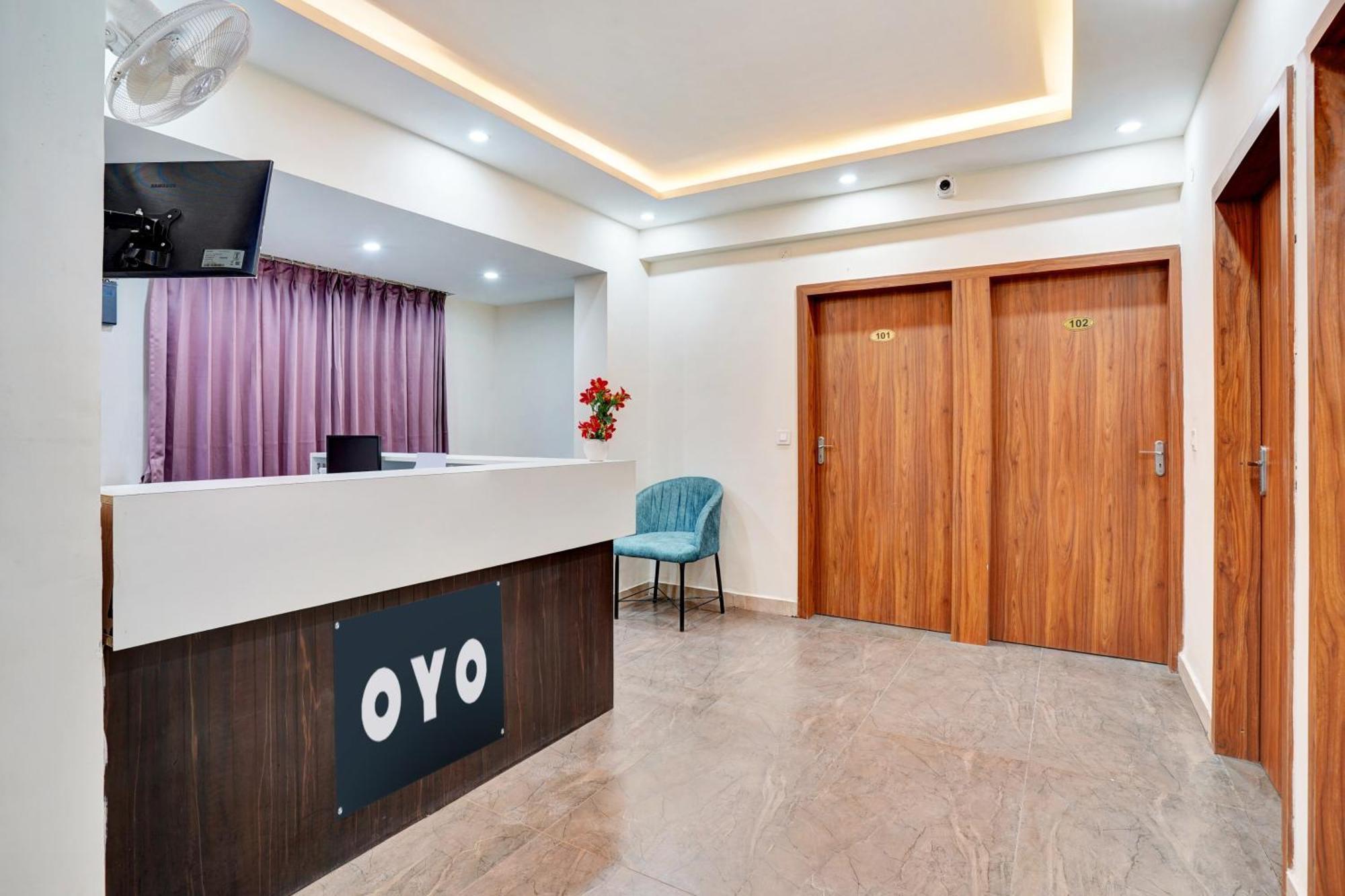 Hotel O Gayathri Metro Deluxe Bangalore Exterior foto